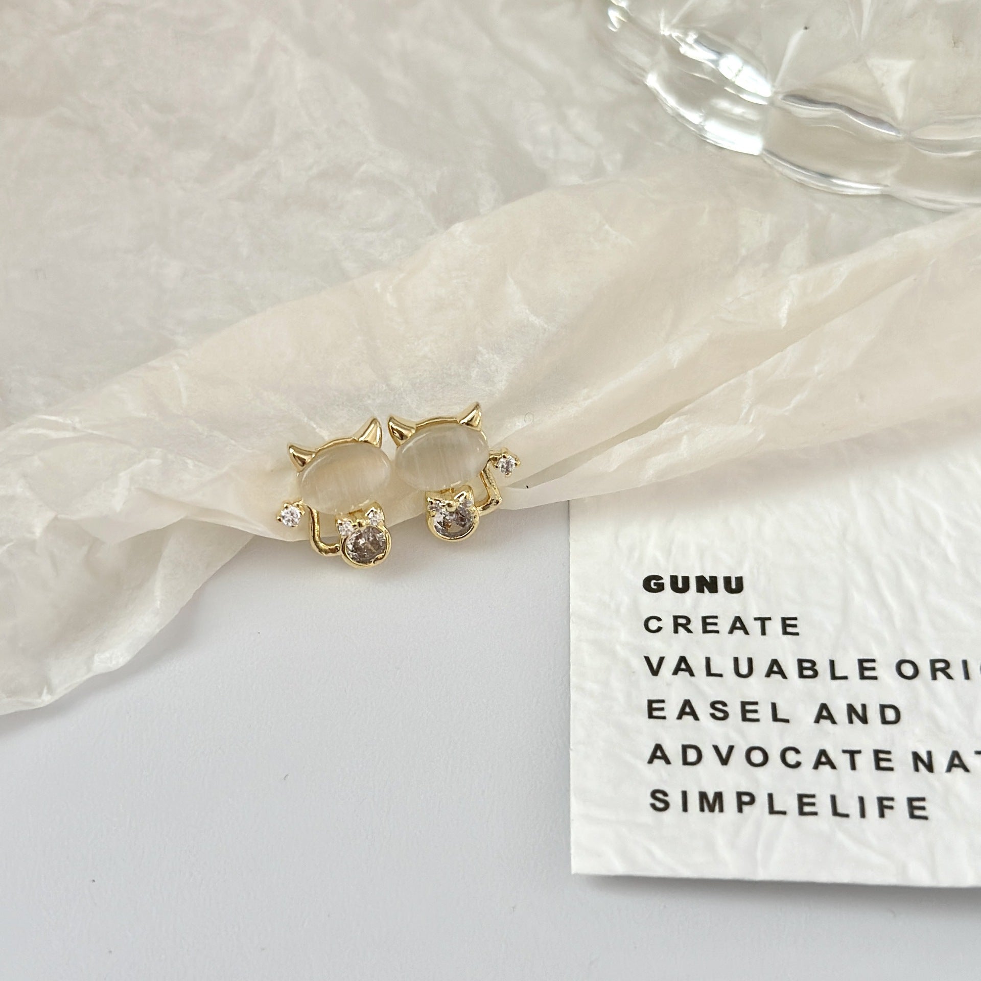 Wholesale gold plating cute cat light luxury earrings