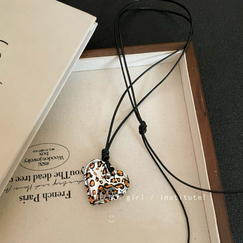 Wholesale  Retro Leopard Love Star Pendant Long Necklace