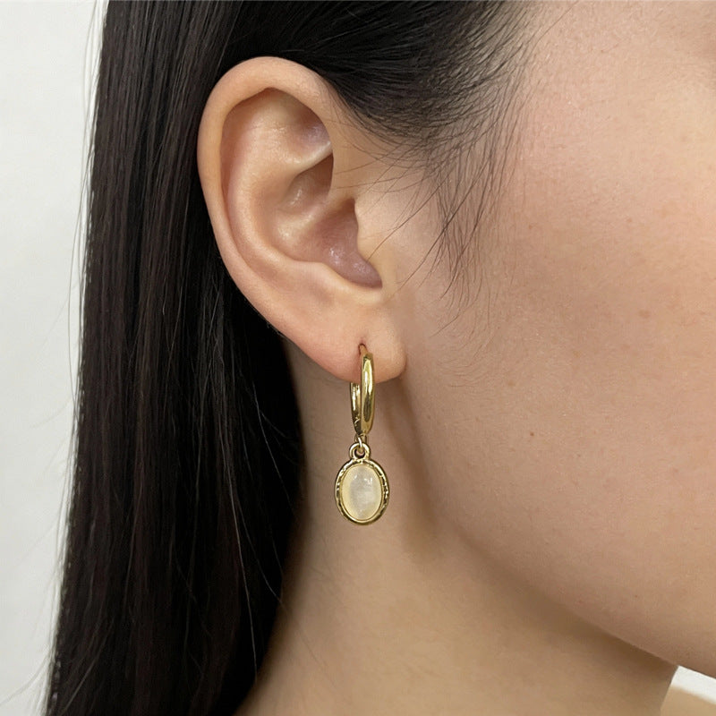 Wholesale Gold Cat' s Eye Stone Stainless Steel Earrings,  Vintage Exaggerated Ear Jewelry,  Light Luxury High-End Retro Floral Pearl Stud Earrings for Women