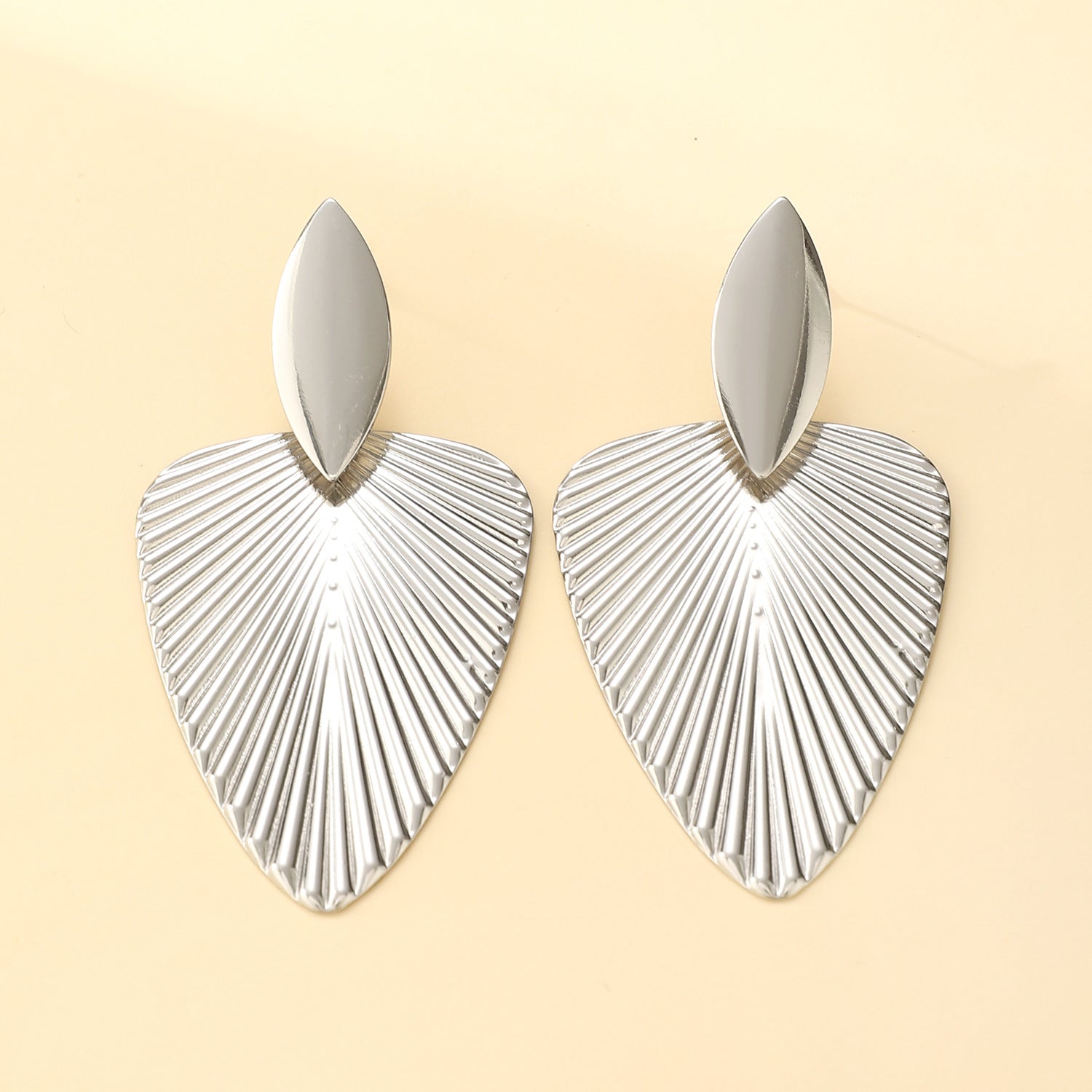 Wholesale Chic Textured Leaf Earrings For Women Irregular Statement Leaf Design Electroplated Iron Jewelry Accessory Boutique Resale Gift