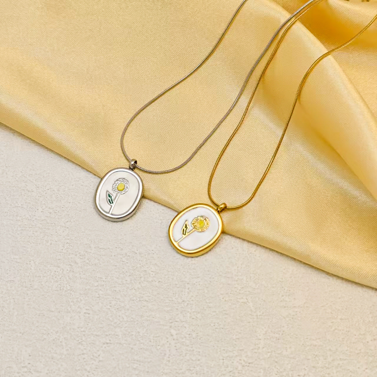 Wholesale French Retro Oval Flower Pendant Titanium Steel Necklace Trendy Fashion Accessory
