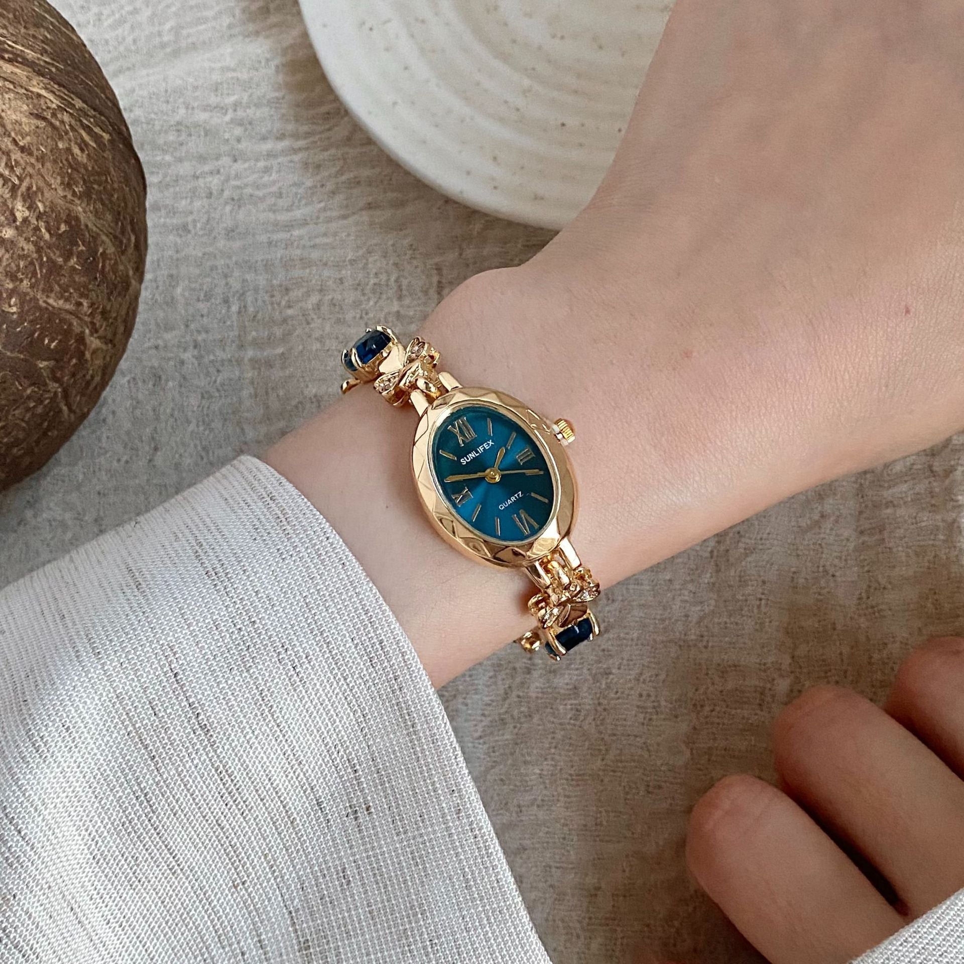 Wholesale Stylish Oval Crystal Women Quartz Wristwatch Bracelet Design Fashion Jewelry Accessory For Everyday Wear And Gift