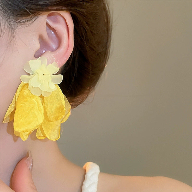 Wholesale Acrylic 3D Hydrangea Flower Earrings Handmade Mesh Petal Studs Fashion Accessory