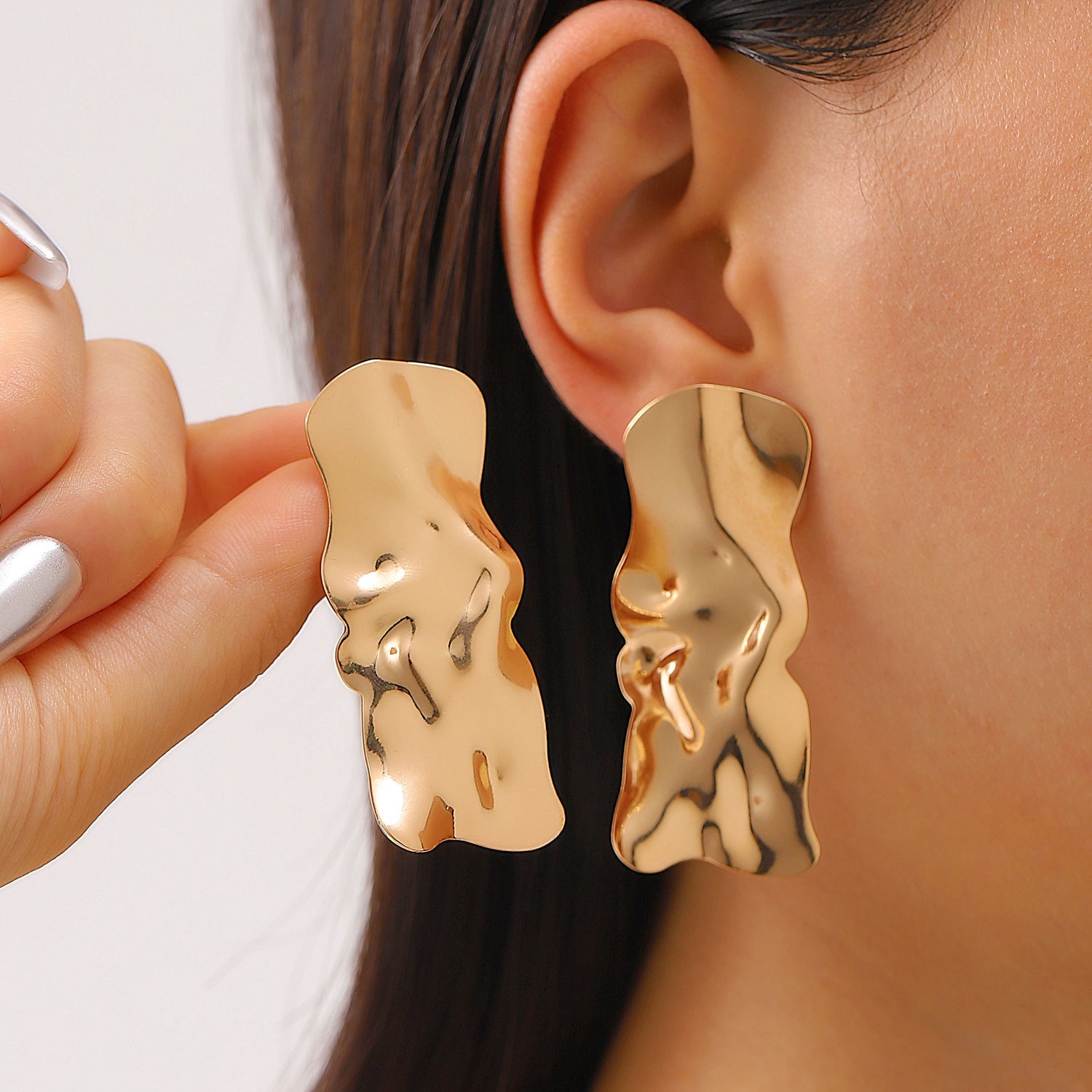 Wholesale Electroplated Metal Earrings Geometric Oval Pattern Fashion Accessory