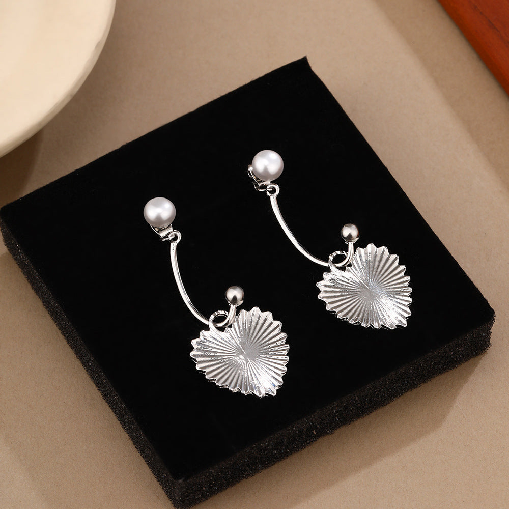 Wholesale Pearl Earrings Textured Heart Ear Pin