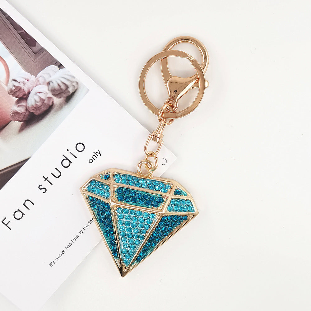 Wholesale  diamond pendant accessories creative metal keychain hollow diamond car accessories small gift