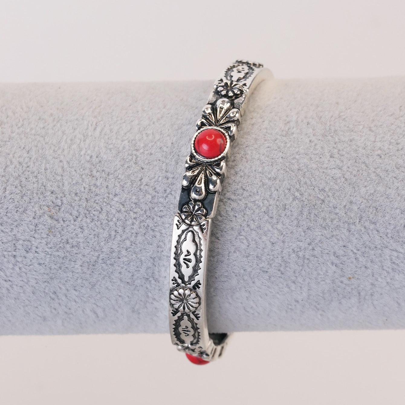Wholesale Retro Turquoise Inlay Bracelet Zinc Alloy Round Stone Jewelry Accessory For Everyday Wear