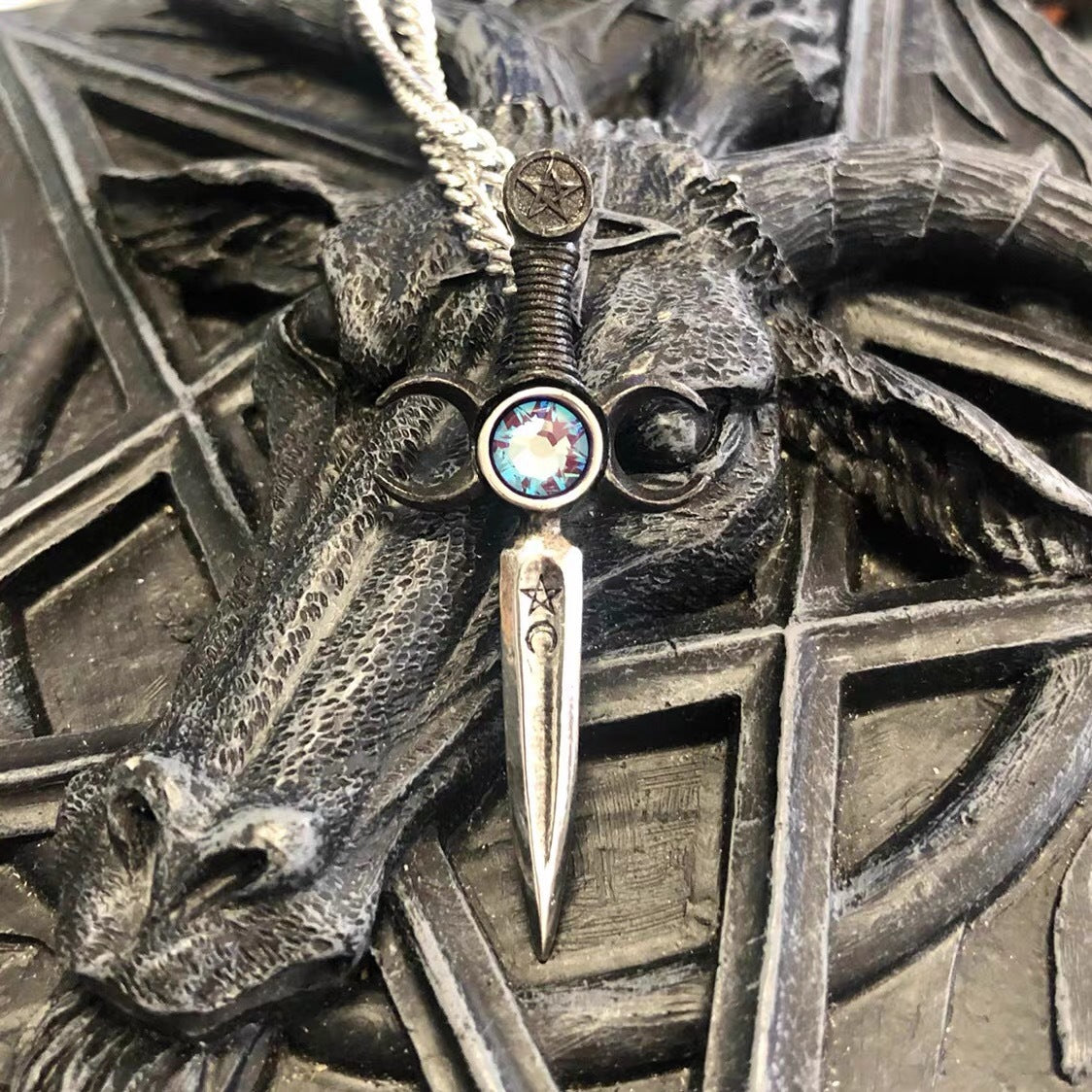 Wholesale retro personalized  double string moon sword necklace