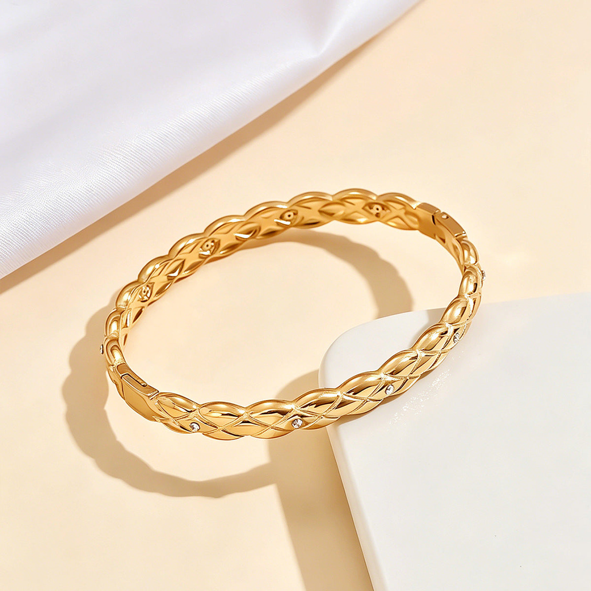 Wholesale Trendy Narrow Plaid Stainless Steel Bracelet 18K Gold Plated Boutique Resale