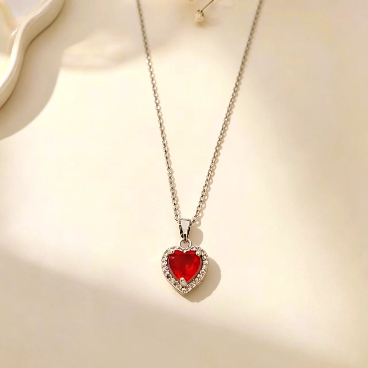 Wholesale Gold Plated Titanium Steel Love Necklace with Zircon Pendant Fashion Accessory
