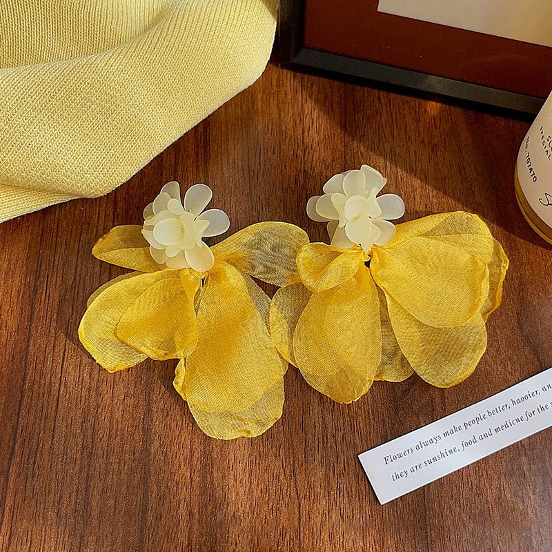 Wholesale Acrylic 3D Hydrangea Flower Earrings Handmade Mesh Petal Studs Fashion Accessory