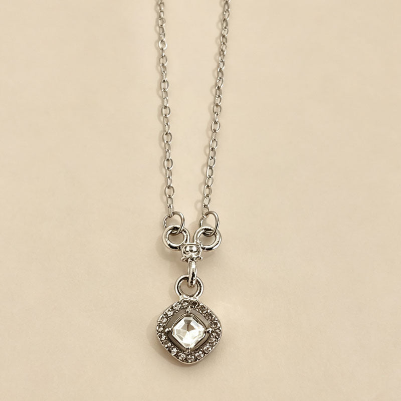 Wholesale French-Style Retro Sugar Cube Necklace,  Elegant Commuter Accessory for Women,  Niche Exquisite Collarbone Chain,  Sweet Girl Student Daily Accessory