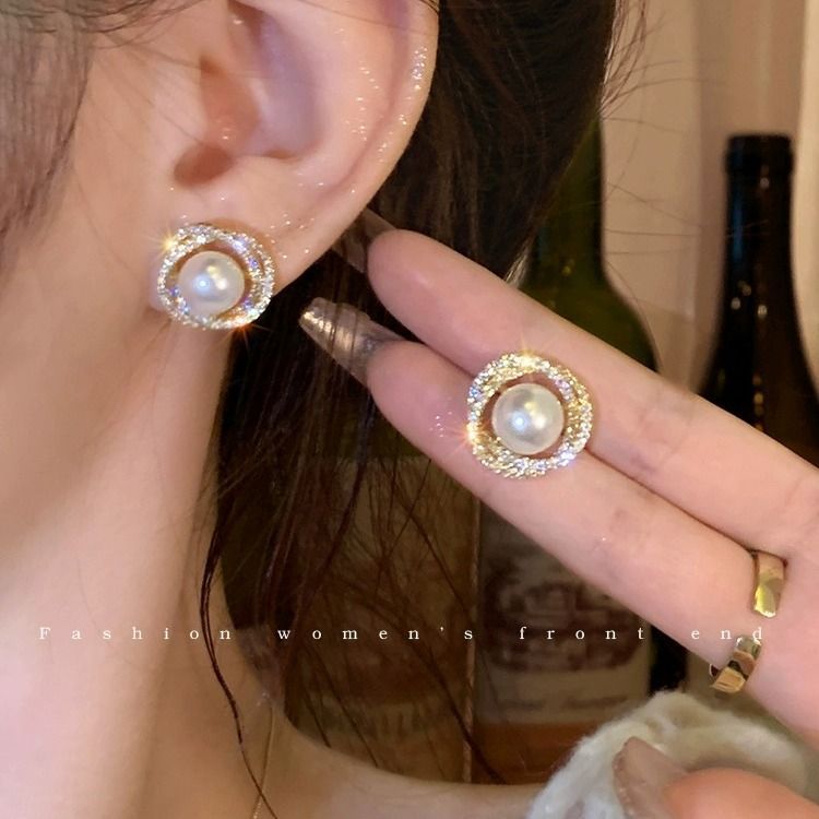 Wholesale European and American Light Luxury Shell Flower Earrings 925 Silver Needle High-grade Earrings Ins Niche Design Elegant Retro Earrings