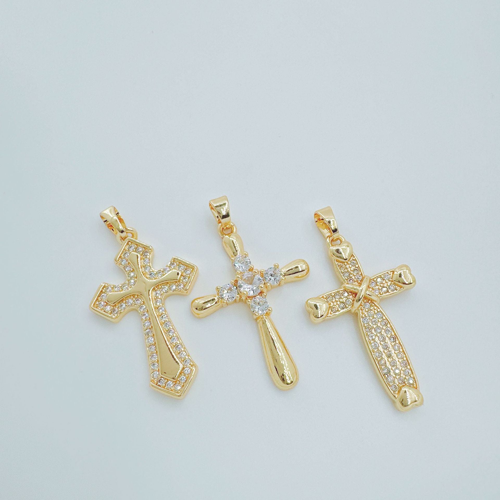 Wholesale Copper Fashion Cross Pendant Necklace with Rhinestones - Chic Jewelry Accessory for Women Boutique Resale