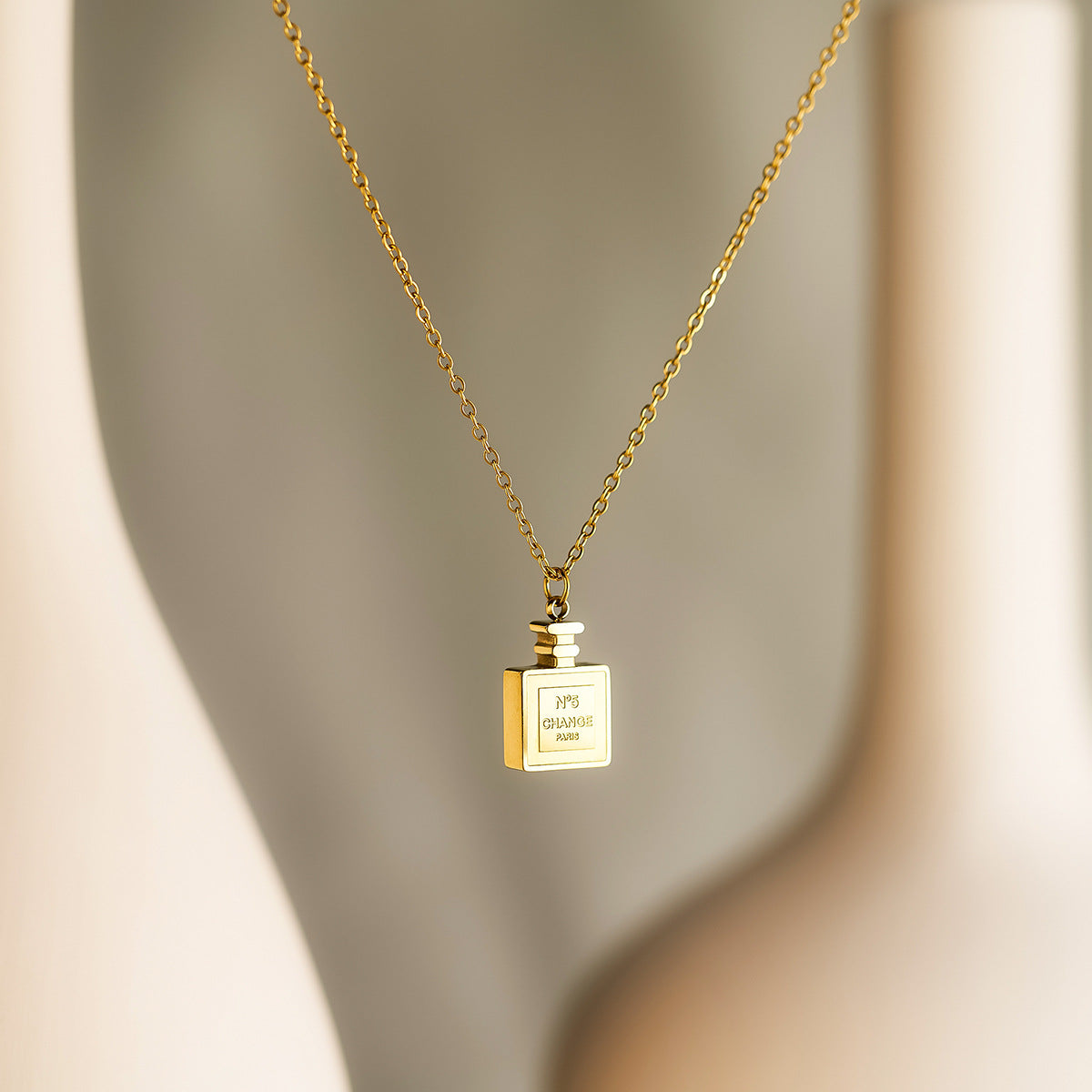 Wholesale 18k gold titanium steel perfume bottle necklace