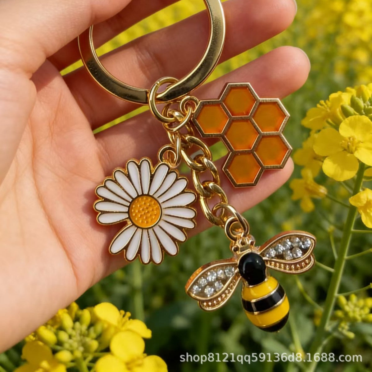 Wholesale Alloy Drop Oil Keychain  Bee Hive Design Cute Bag Charm for Girls Boutique Resale