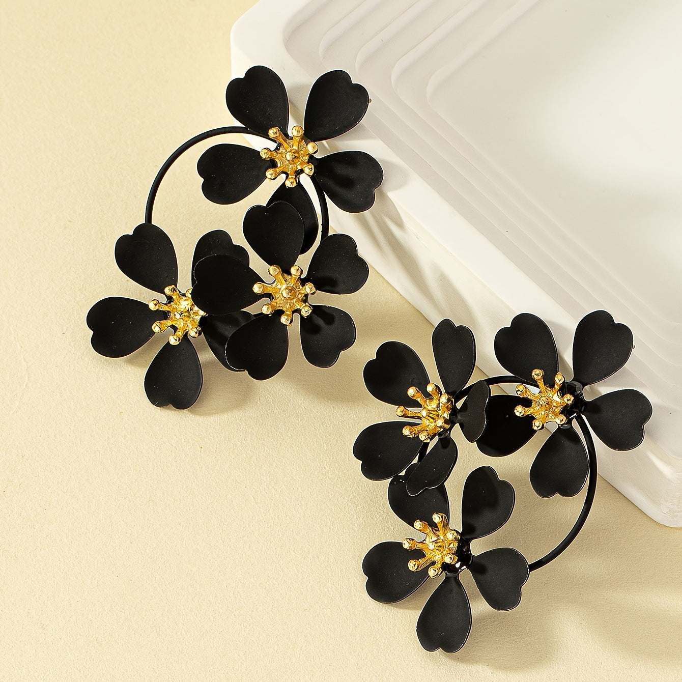 Wholesale Fashion Exaggerated Retro Flower Earrings Women' s Street Photoshoot Niche High-end Camellia Ring-ring Spray Paint Earrings