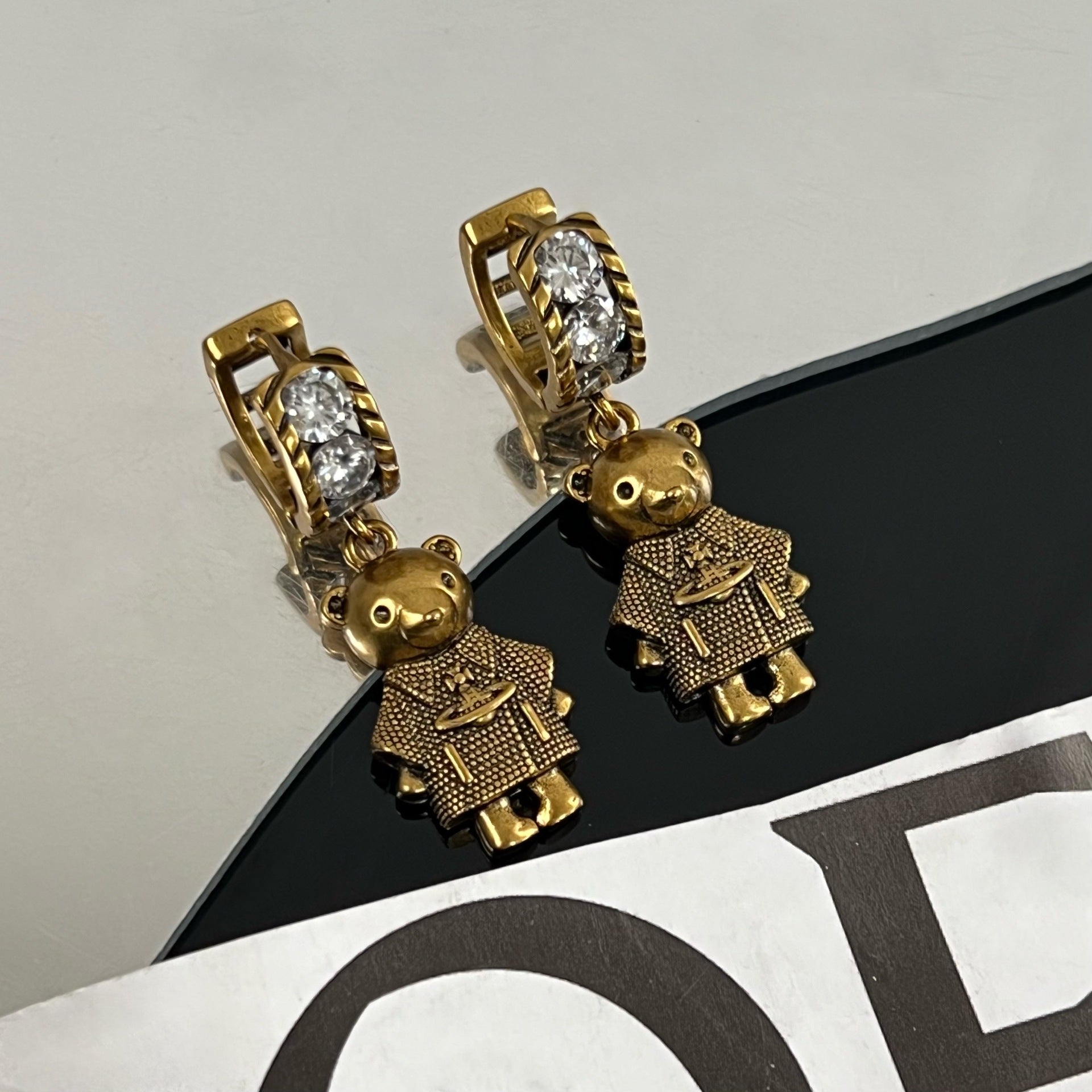 Wholesale Ancient Gold Saturn Bear Ear Buckle Light Luxury Earrings