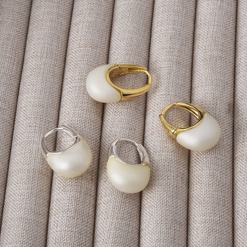 Wholesale  oval ear buckle  light luxury earrings