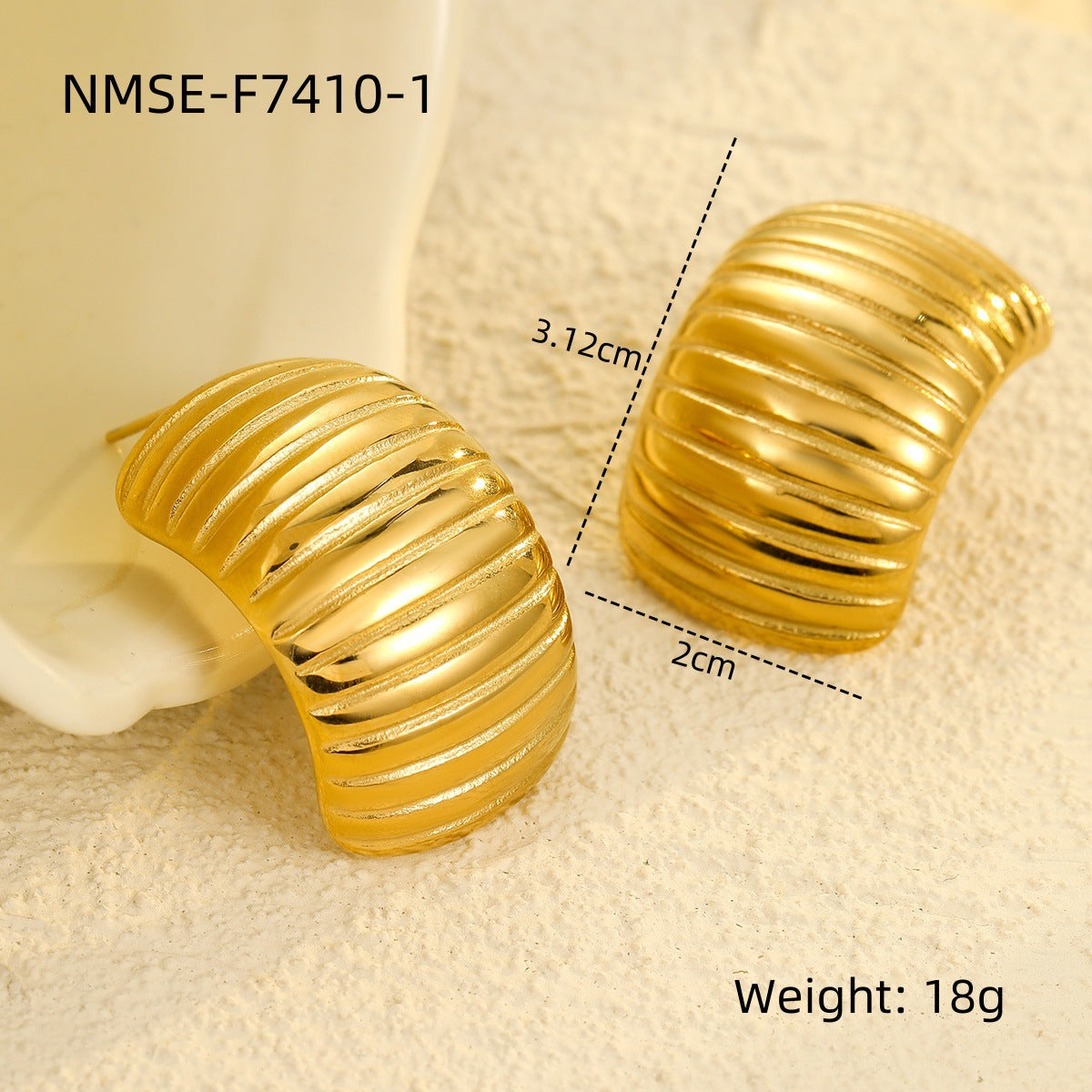 Wholesale  stainless steel retro  hollow 18K gold earrings jewelry
