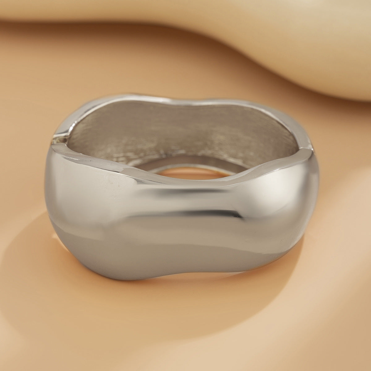 Wholesale Exaggerated irregular curve smooth alloy Bracelet set