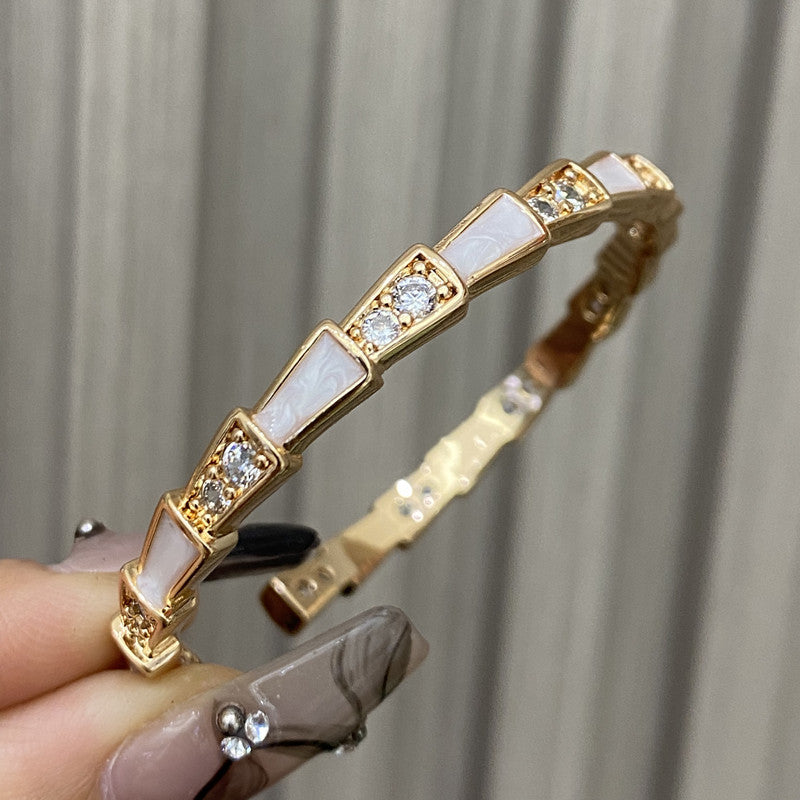 Wholesale Mother-of-Pearl Snake Design Open Bracelet,  Copper Electroplated,  Trendy Jewelry Accessory