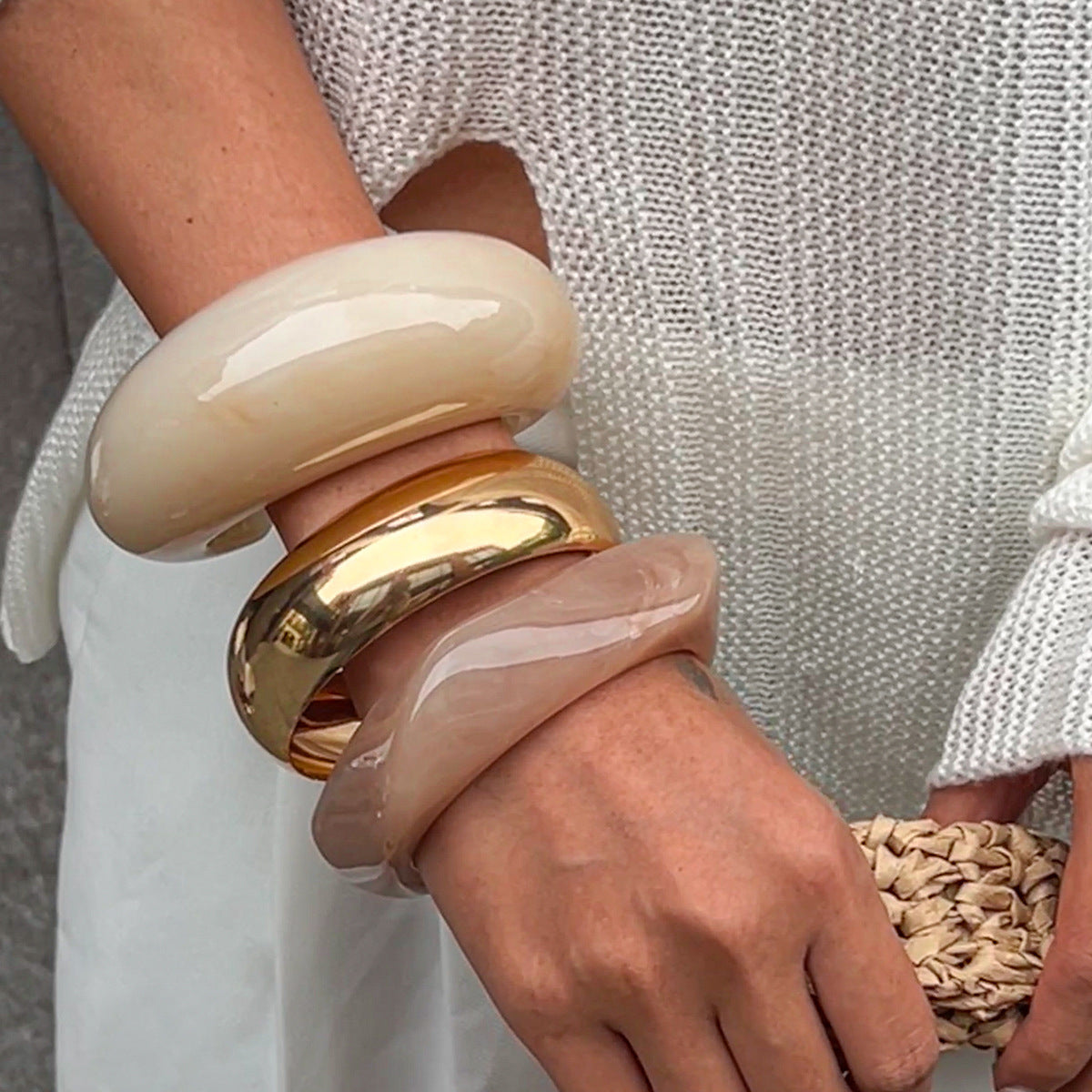 Wholesale Fashion Gold Resin Bracelet Irregular Exaggerated Moon Design Stylish Jewelry Accessory For Everyday Wear