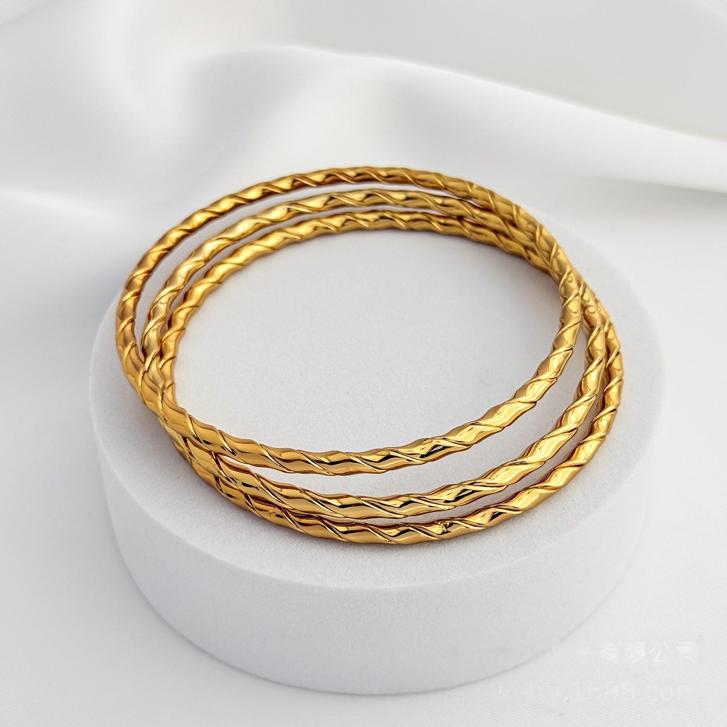 Wholesale Stainless Steel Plated Geometric Bangle Modern Minimalist Jewelry Accessory