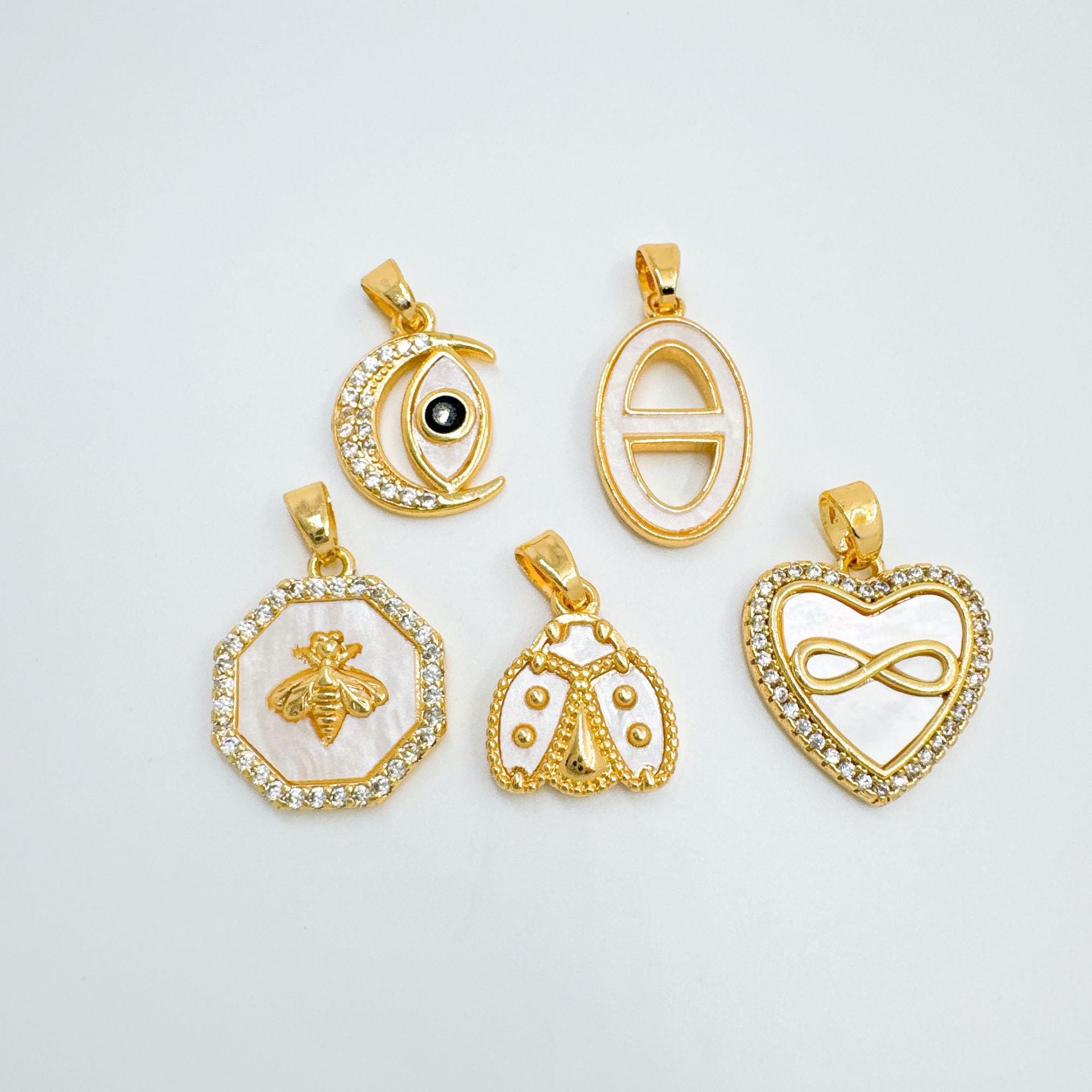 Wholesale Gold Plated Copper Minimalist Heart Cross Pendant Necklace Boutique Jewelry Gift
