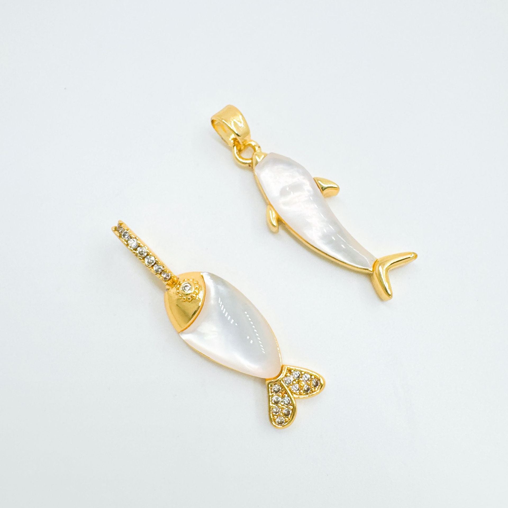 Wholesale Ocean Series Fish Tail Dolphin Gold Plated Pendant Necklace Fashion Jewelry Accessory Gift for Women