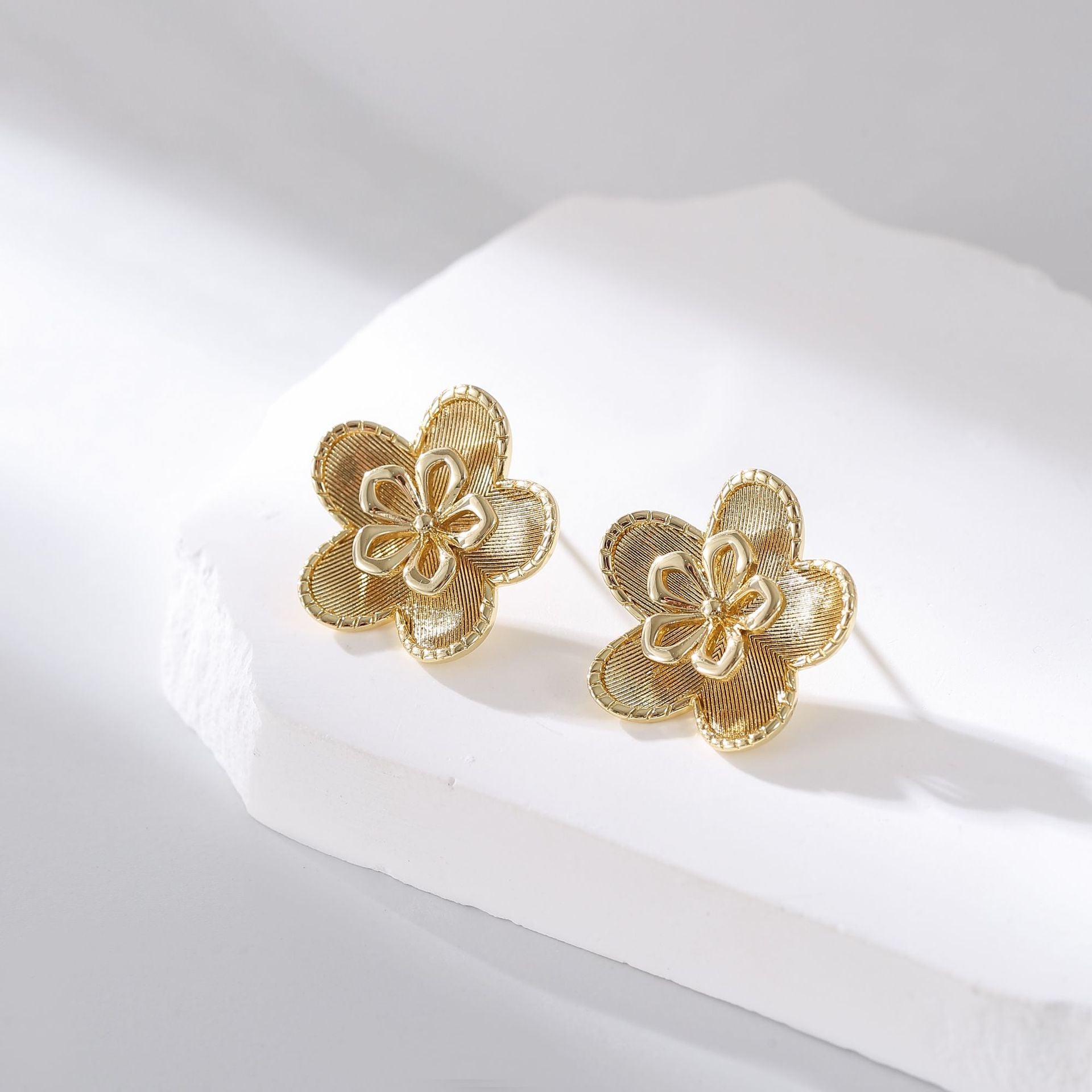 Wholesale Luxury Flower Earrings