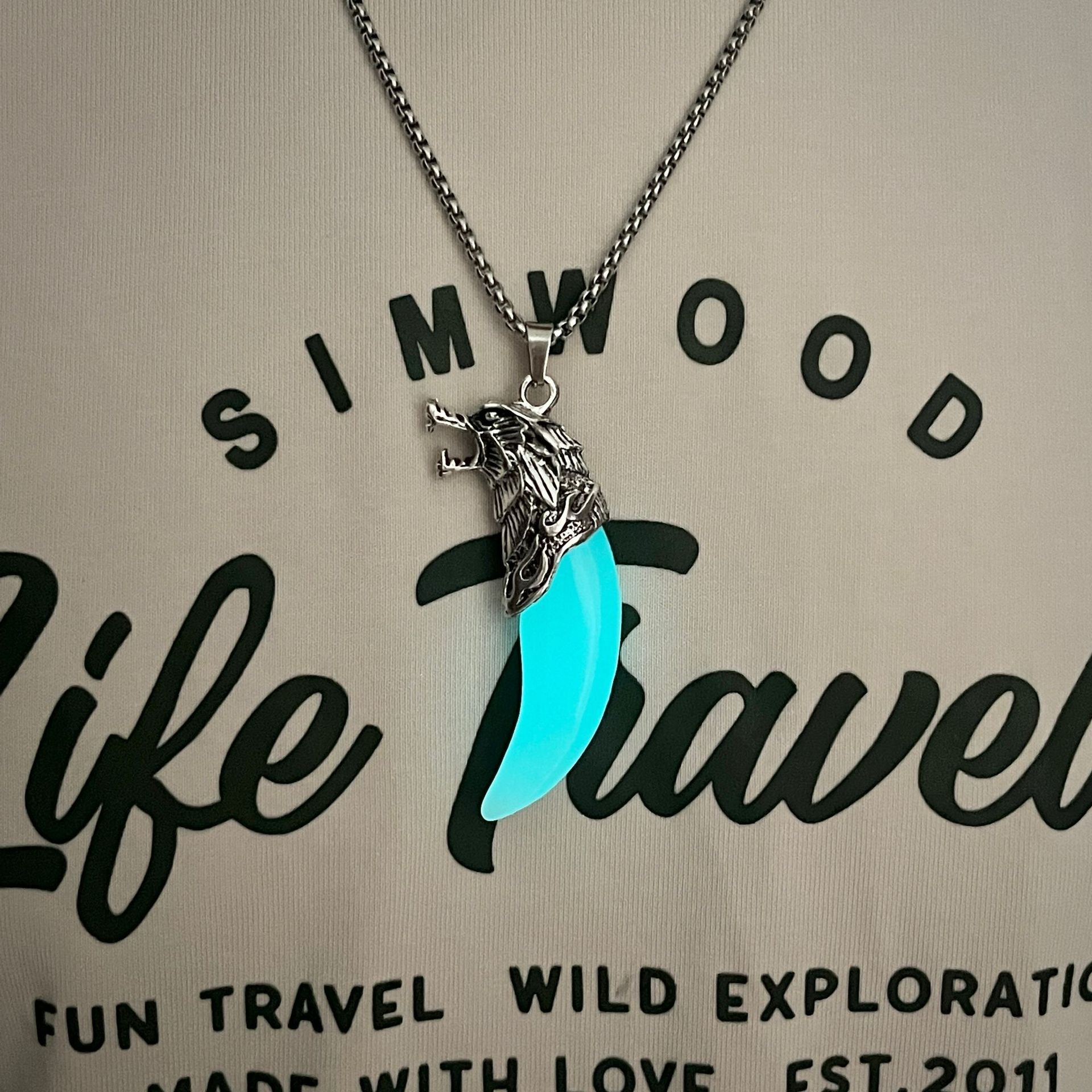 Wholesale Men' s Bold New Realistic Luminous Wolf Tooth Stainless Steel Necklace