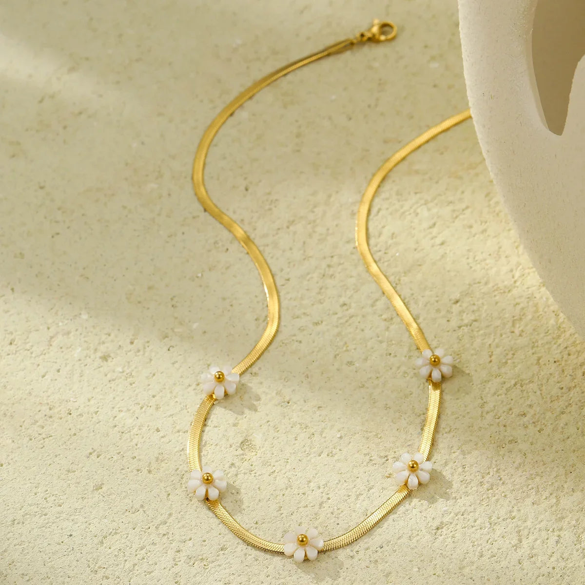 Wholesale  stainless steel shell daisy flower  non-fading necklace clavicle chain