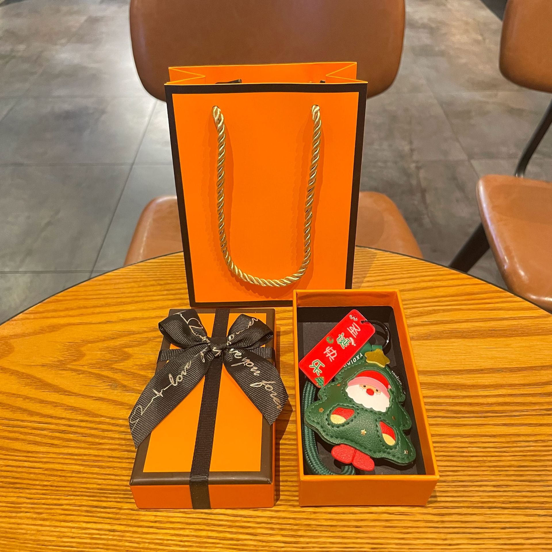 Wholesale Christmas decoration leather  keychain cute cartoon exquisite keychain