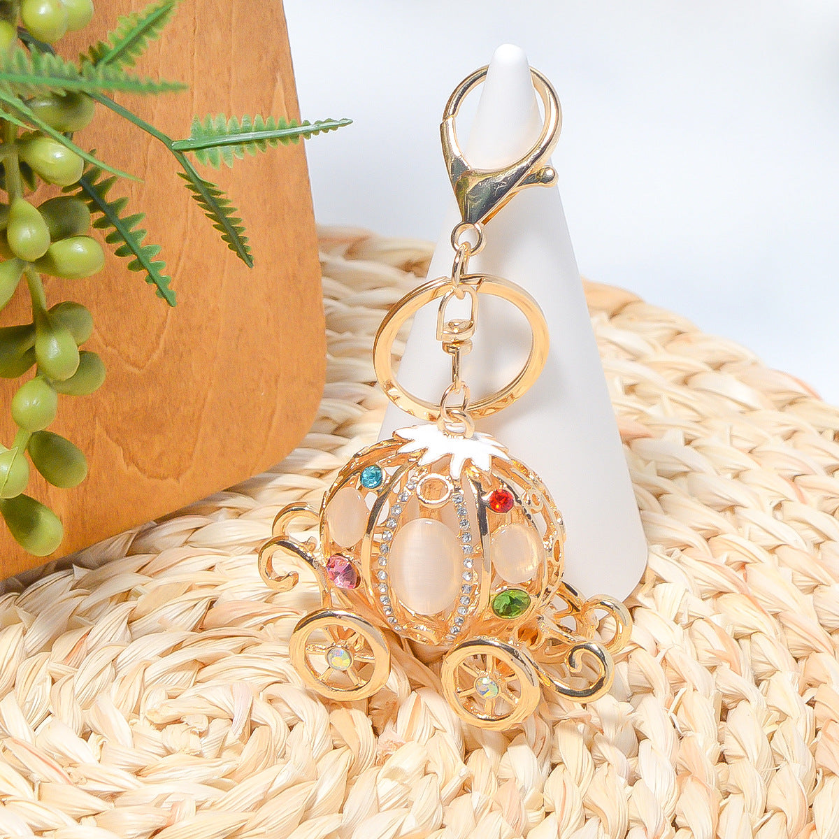 Wholesale Zinc Alloy Pumpkin Keychain with Rhinestone Cat Eye Design for Couples Gift