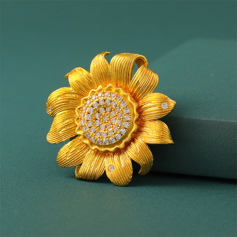 Wholesale Retro Brushed Sunflower Pendant Copper Electroplated Fashion Jewelry Accessory for Gift or Boutique Resale