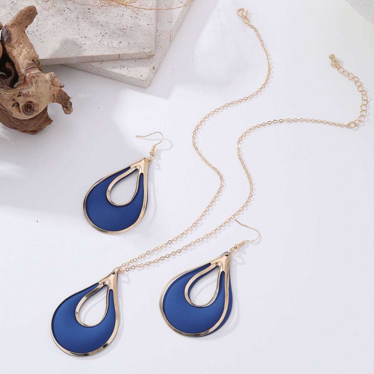 Wholesale Zinc Alloy Water Drop Hollow Pendant Necklace And Earrings Set Black Fashion Jewelry For Women Chic Party And Everyday Wear