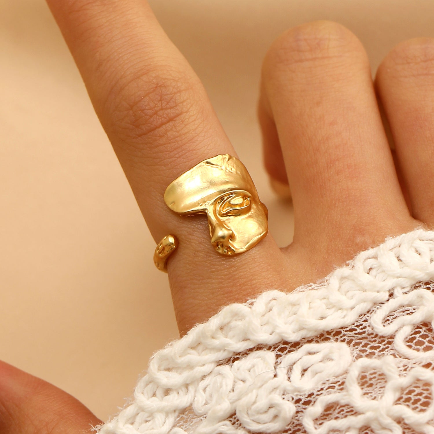 Wholesale exaggerated sculpture index finger ring