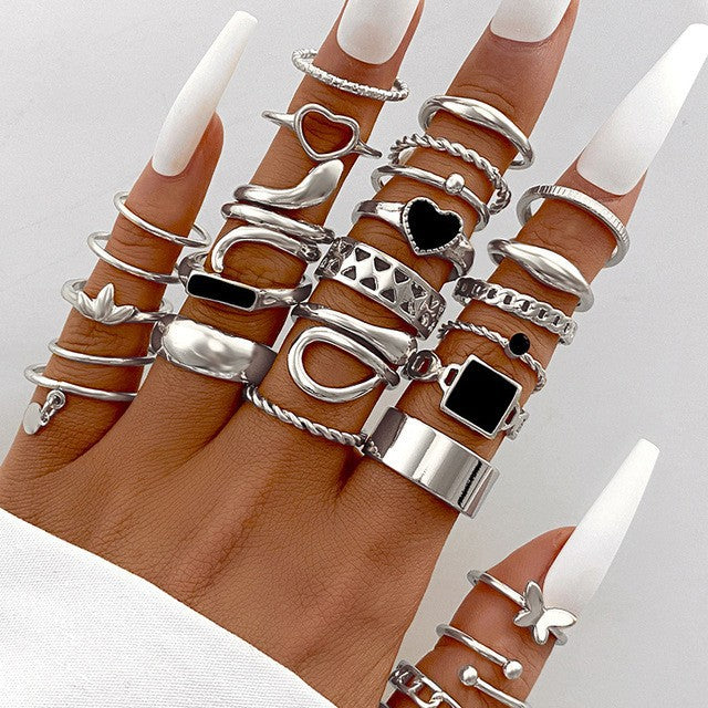 Wholesale Trendy Totem Design Ring with Love Heart Stones,  Zinc Alloy Fashion Accessory for Everyday Wear