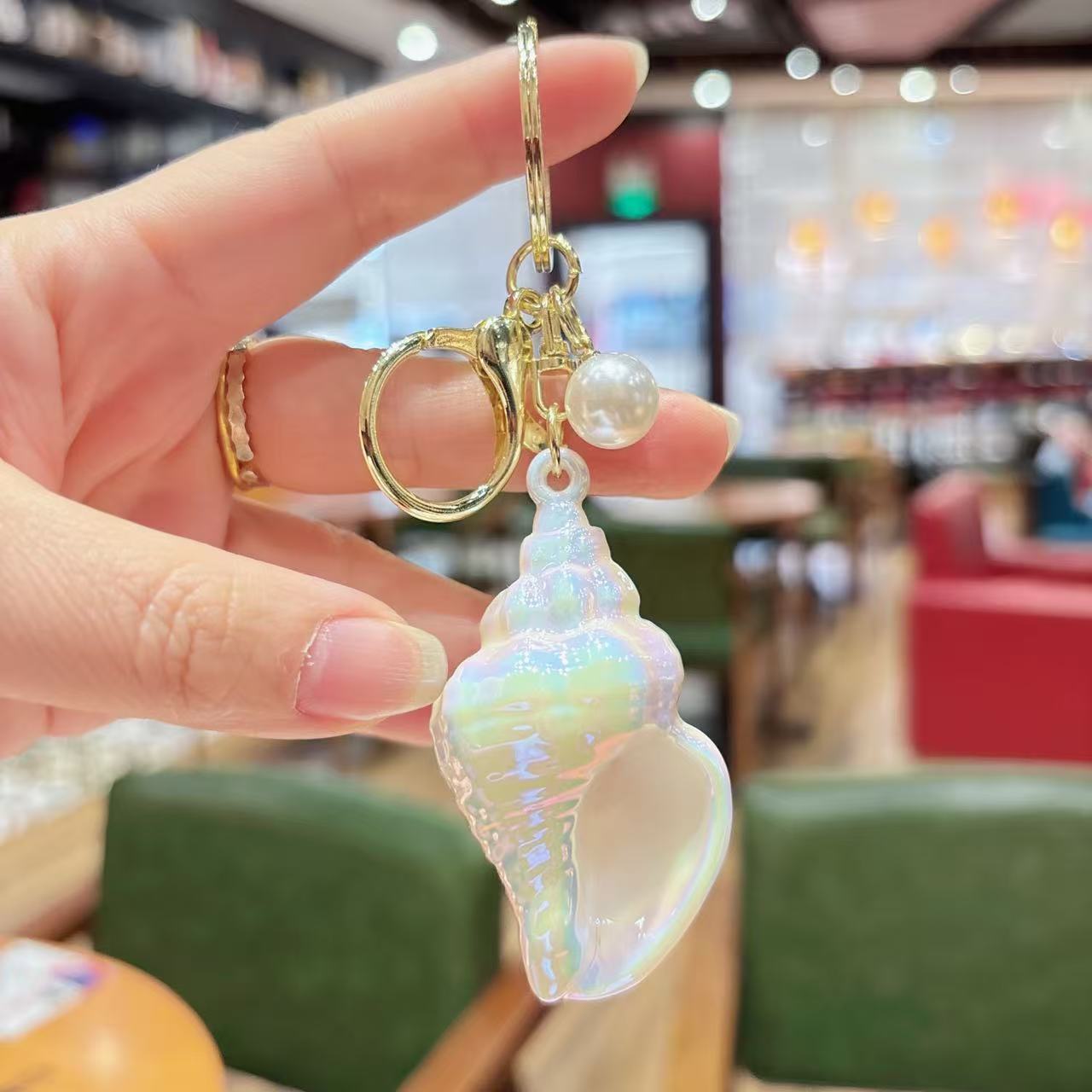 Wholesale Creative Colorful Acrylic Conch Keychain  Pendant Cute Car Keychain