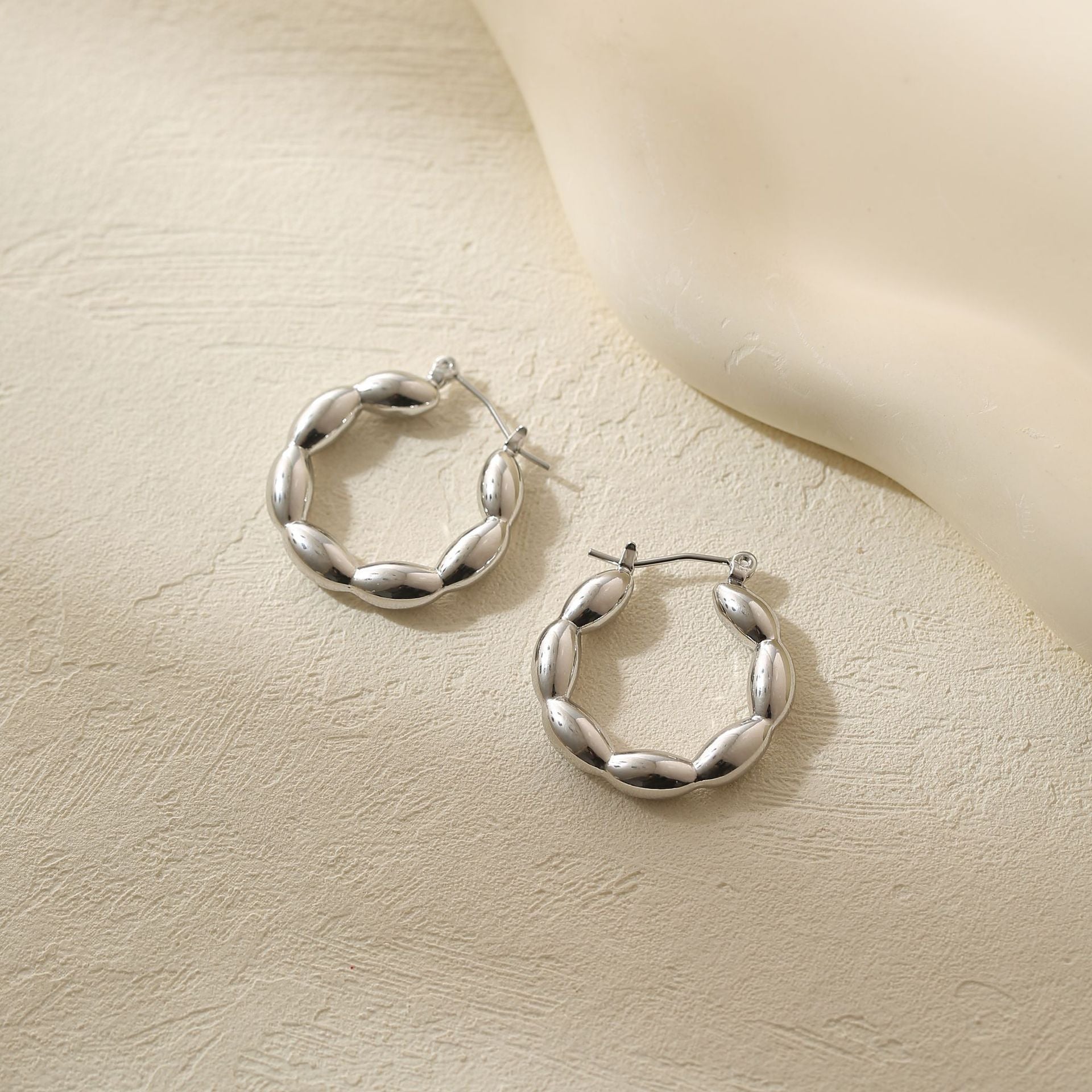 Wholesale  silver pigment hoop earrings hoop earrings