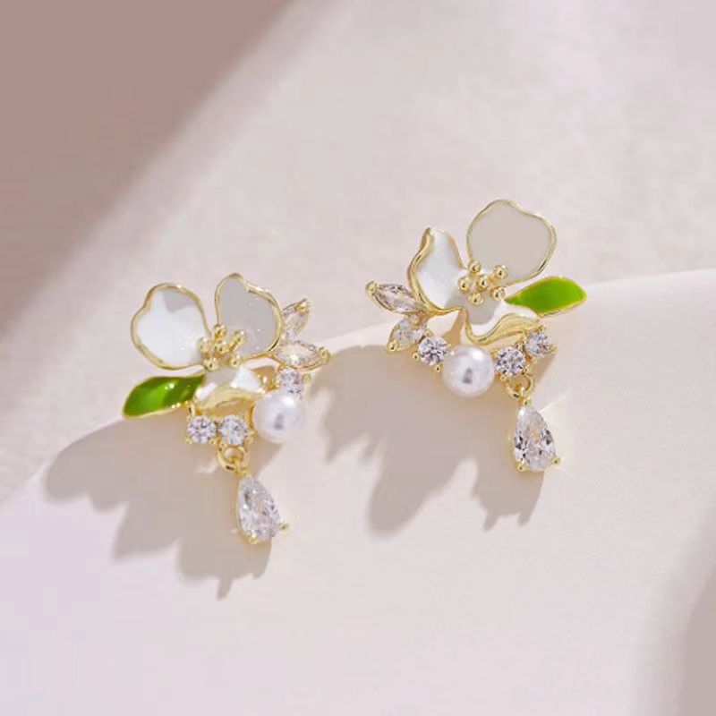 Wholesale Versatile Summer Fresh Green Floral Stud Earrings
