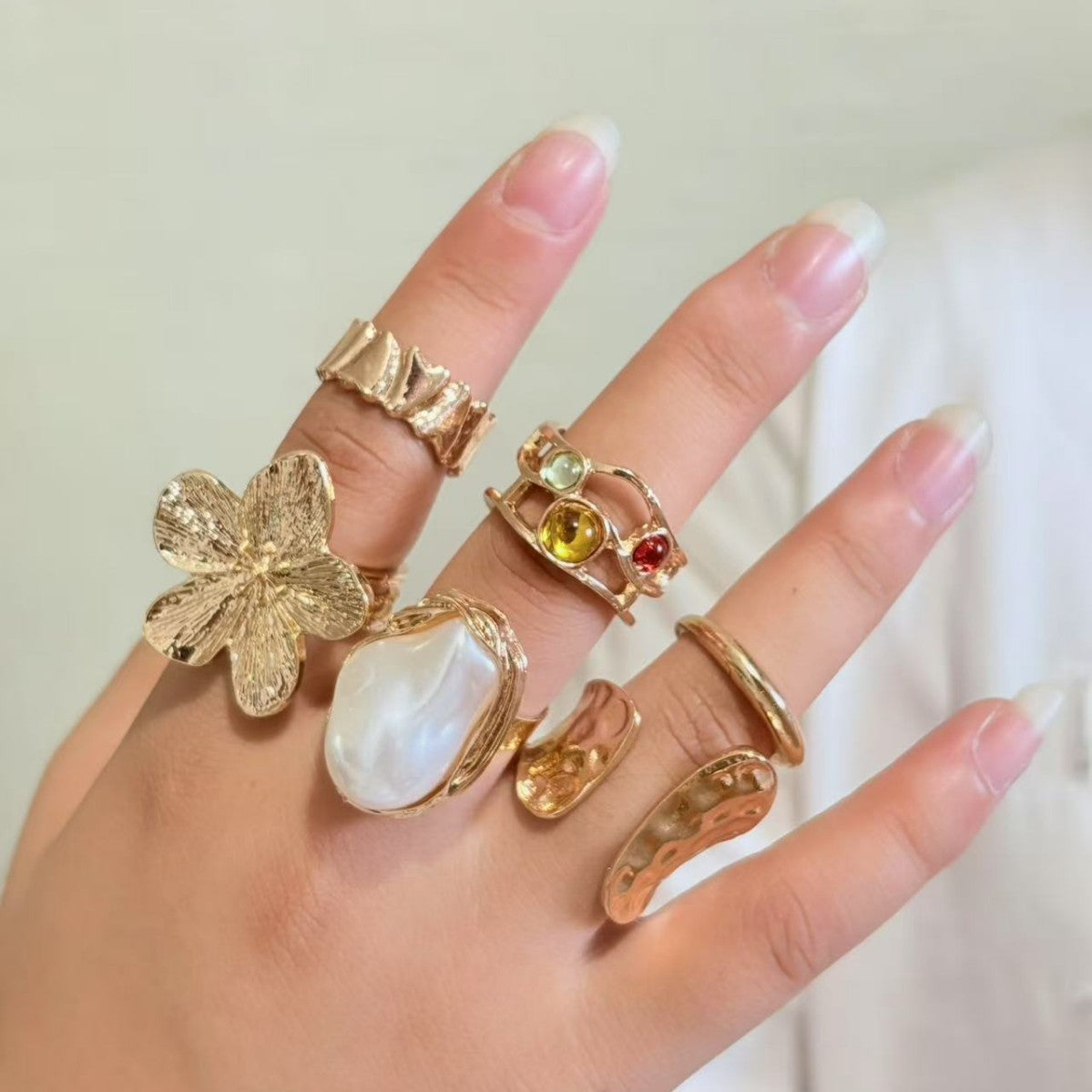 Wholesale Gold Plated Zinc Alloy Adjustable Flower Ring with Faux Pearl Accents Fashion Jewelry Accessory