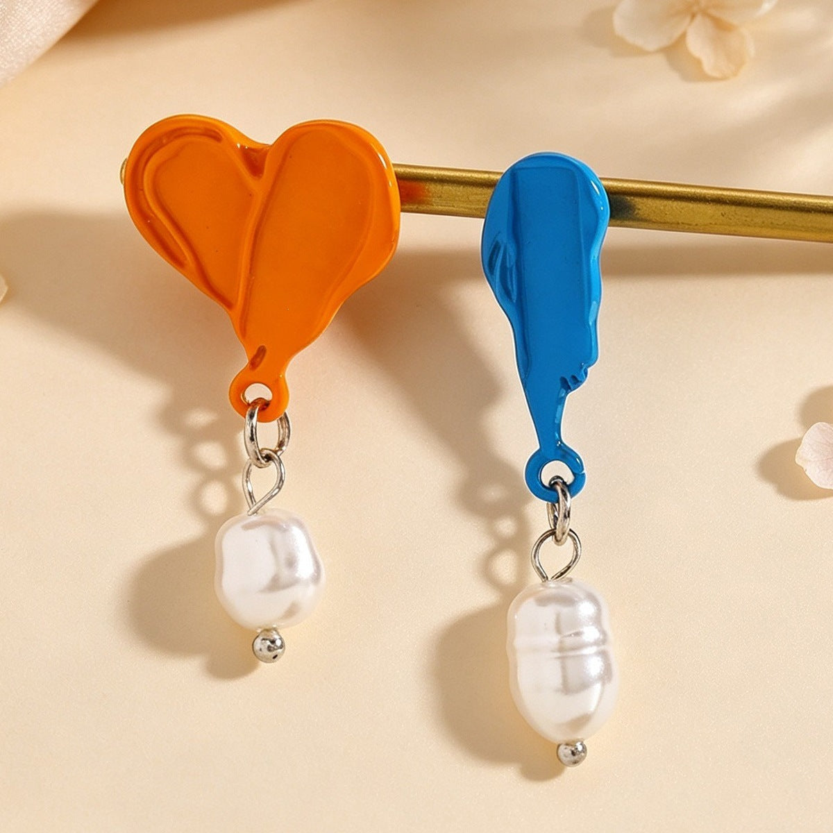 Wholesale Stylish French Vintage Asymmetric Alloy Pearl Earrings Jewelry Accessory Gift For Resale