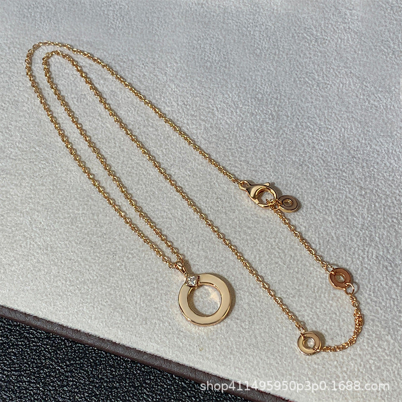 Wholesale  Roman Coin Curved Inscription Light Luxury Clavicle Chain Necklaces