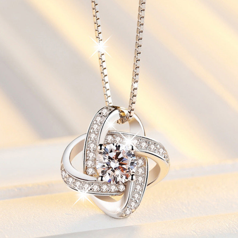 Wholesale Four-leaf Clover Necklace Rotating Full Jewelry