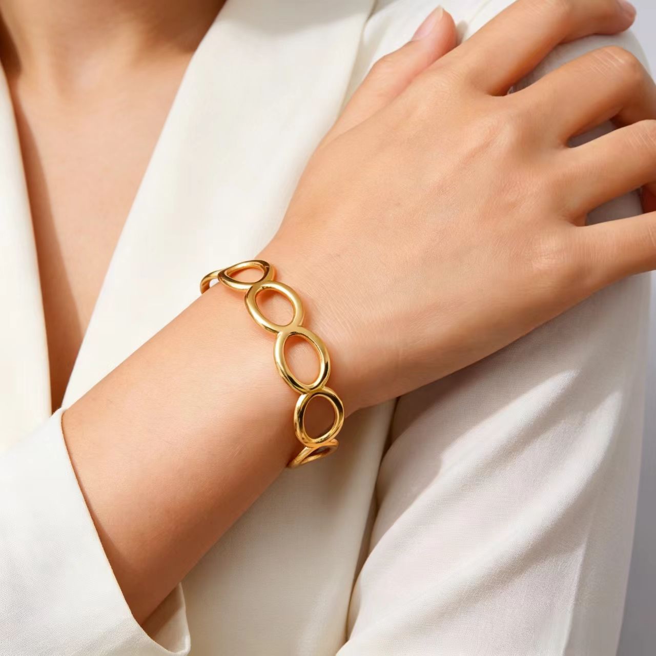 Wholesale Stainless Steel Open C Shape Bangle 18K Gold Plated Fashion Jewelry for Gift Boutique Resale