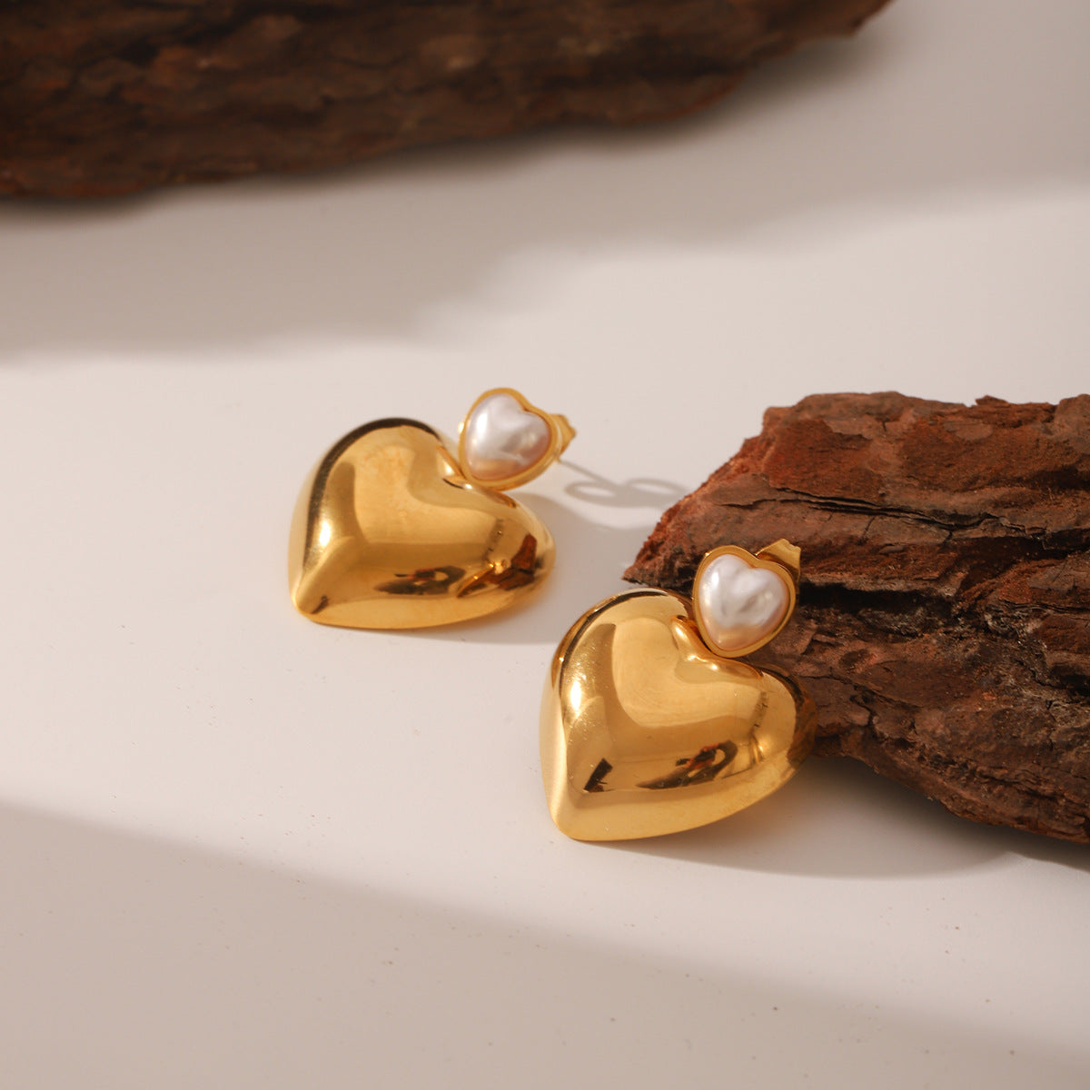 Wholesale fashion titanium steel earrings  18k gold pearl love earrings