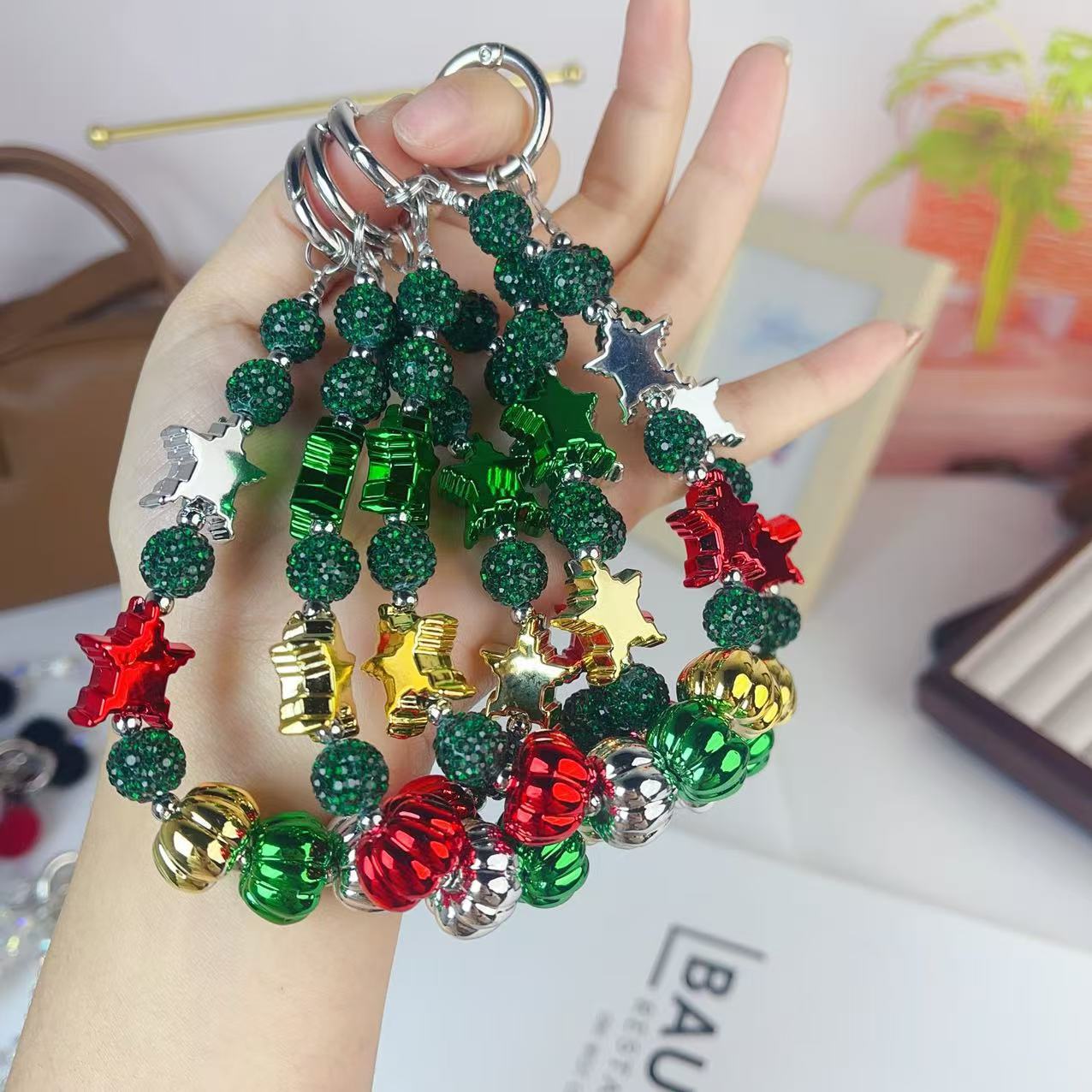 Wholesale Christmas atmosphere key chain pendant fashion simple five-pointed star beaded