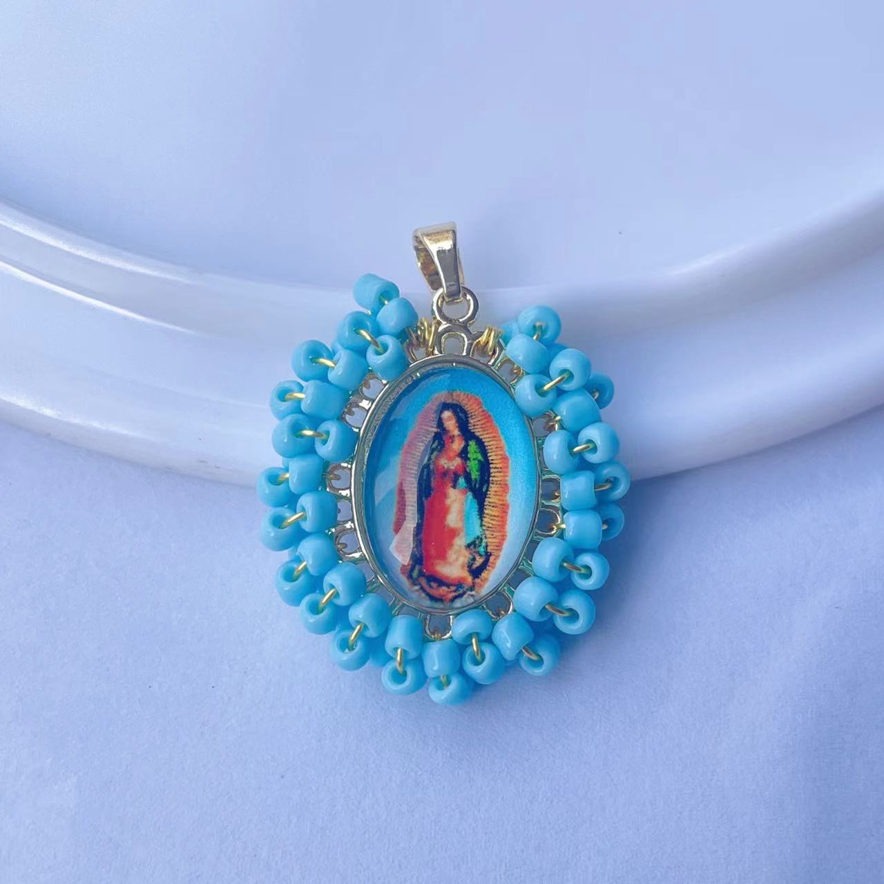 Wholesale Gold hand-woven millet bead oval portrait pendant female jewelry  necklace pendant